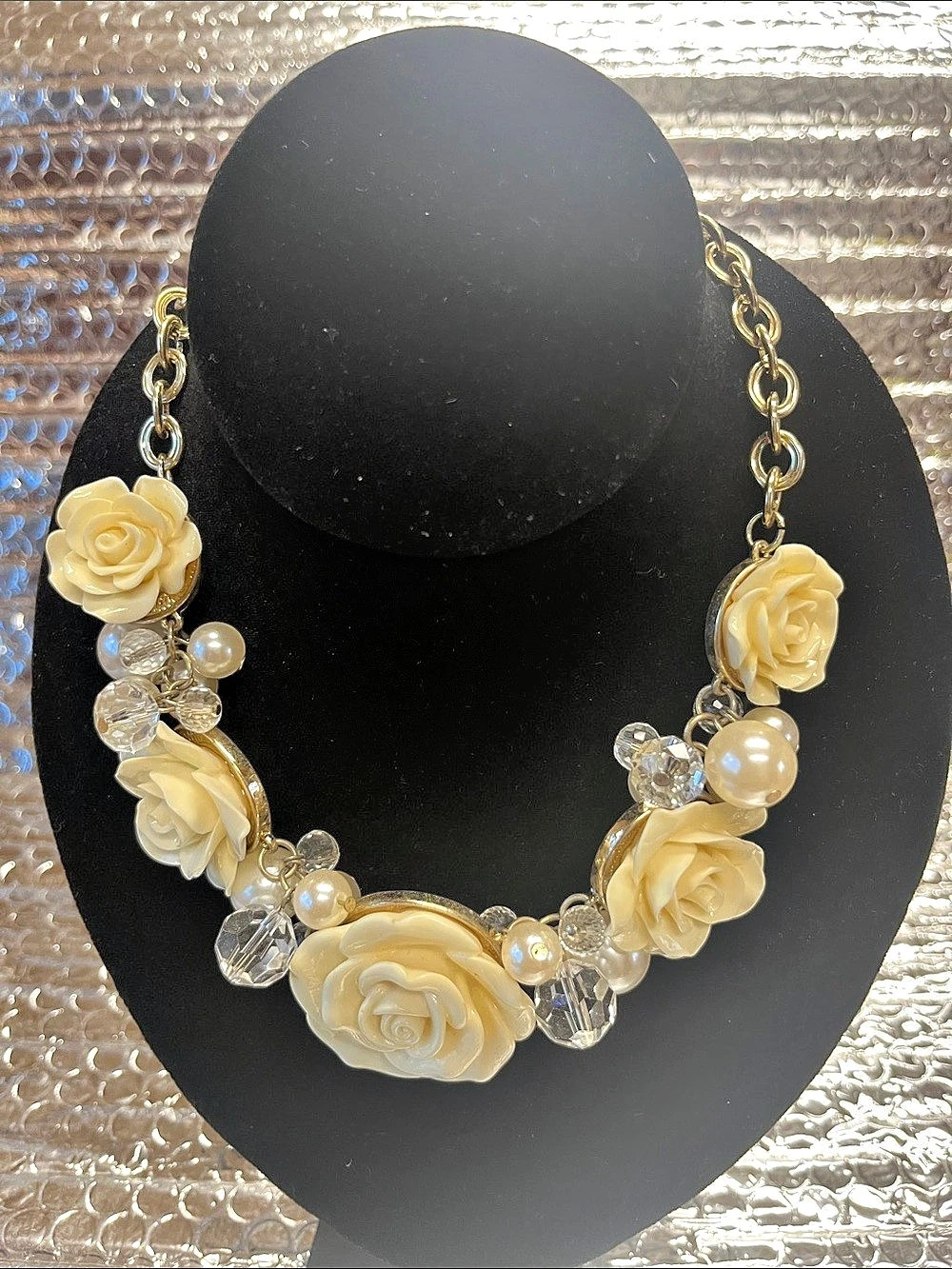 Floral Statement Necklace in Cream & Gold Like New